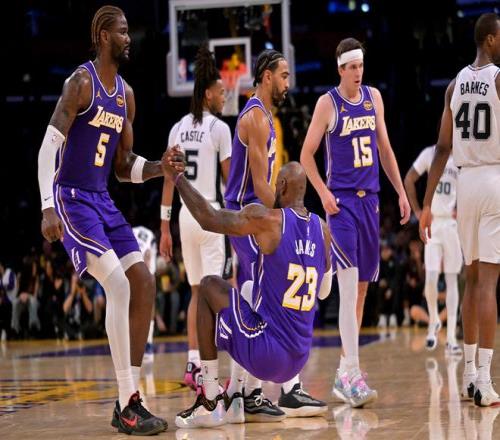 辽宁男篮宣,为外援凯尔,弗格庆生,平博体育官网,平博体育平台,平博体育链接,平博体育官方